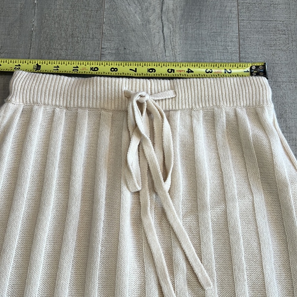 ⭐️ GORGEOUS and Unique Skirt - Picture 10 of 10